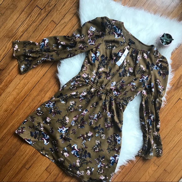 Ann Taylor Dresses & Skirts - NWT! Ann Taylor Floral Dress Trumpet Sleeves SZ XS